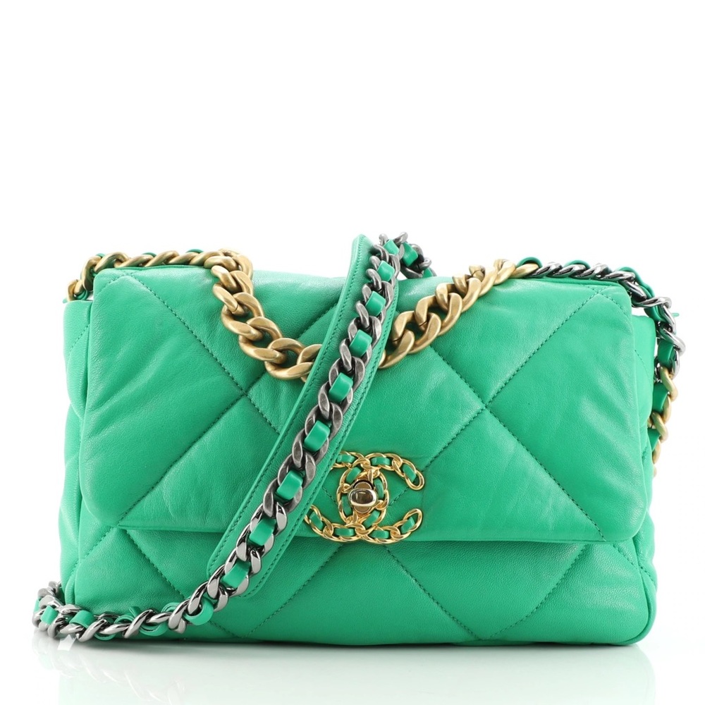 SOLD 🌺🌹Chanel 19 quilted lambskin medium bag. Excellent condition.